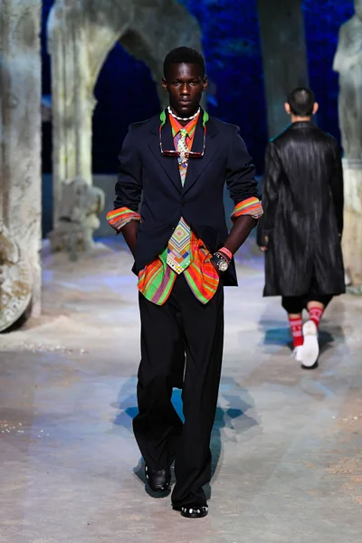 Look 18
